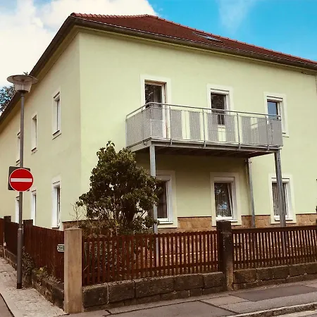 Horn Apartment *